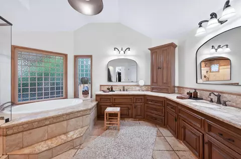 Bath - 601 Decatur Ave, Clovis, CA 93611 photo 1 of 5