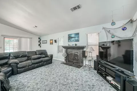 Living - 802 N Stanford Ave, Clovis, CA 93611 photo 2 of 6
