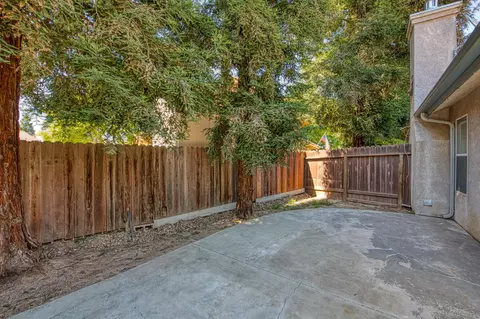Exterior - 802 N Stanford Ave, Clovis, CA 93611 photo 3 of 15