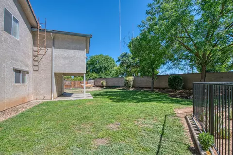 Exterior - 802 N Stanford Ave, Clovis, CA 93611 photo 10 of 15