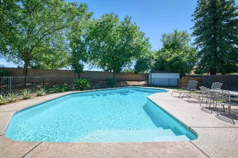 Exterior - 802 N Stanford Ave, Clovis, CA 93611 photo 5 of 15