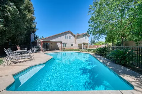 Exterior - 802 N Stanford Ave, Clovis, CA 93611 photo 8 of 15