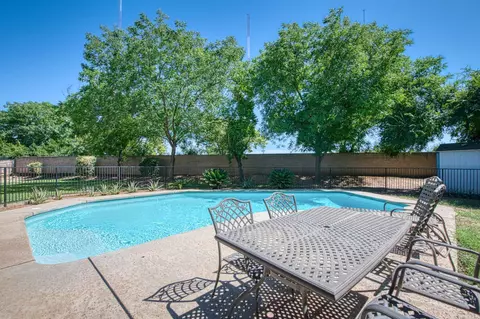 Exterior - 802 N Stanford Ave, Clovis, CA 93611 photo 6 of 15