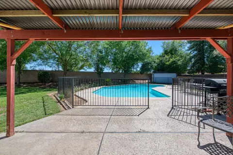 Exterior - 802 N Stanford Ave, Clovis, CA 93611 photo 2 of 15