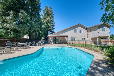 Exterior - 802 N Stanford Ave, Clovis, CA 93611 photo 9 of 15