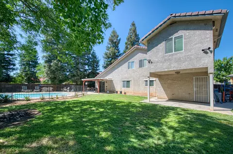Exterior - 802 N Stanford Ave, Clovis, CA 93611 photo 12 of 15