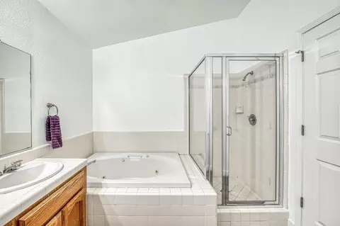 Bath - 802 N Stanford Ave, Clovis, CA 93611 photo 4 of 4
