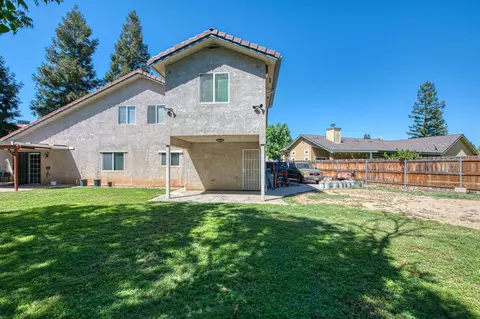 Exterior - 802 N Stanford Ave, Clovis, CA 93611 photo 14 of 15