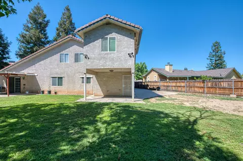 Exterior - 802 N Stanford Ave, Clovis, CA 93611 photo 13 of 15