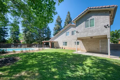 Exterior - 802 N Stanford Ave, Clovis, CA 93611 photo 11 of 15