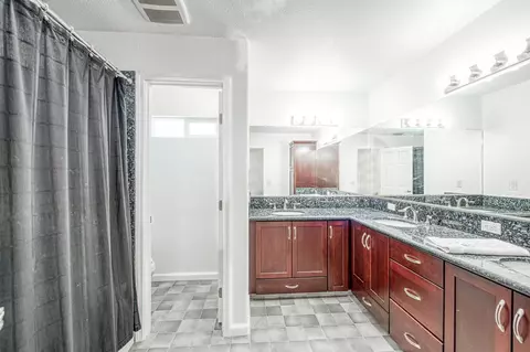 Bath - 802 N Stanford Ave, Clovis, CA 93611 photo 2 of 4