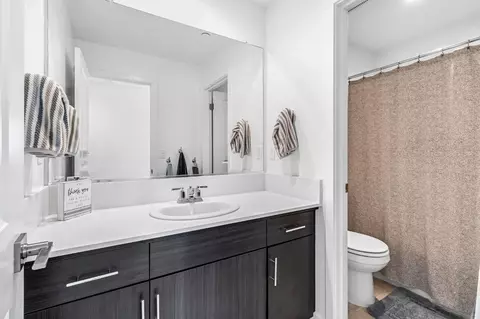 Bath - 367 Talus Way S, Madera, CA 93636 photo 2 of 4