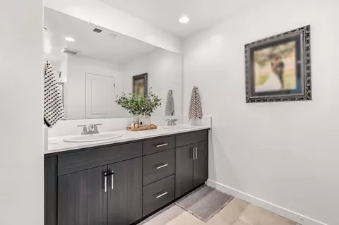 Bath - 367 Talus Way S, Madera, CA 93636 photo 4 of 4