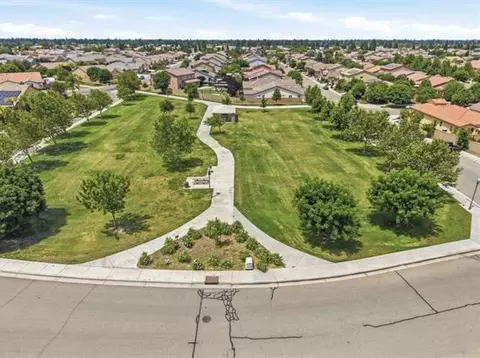 View/Area - 899 Blackwood Ave, Clovis, CA 93619 photo 1 of 2