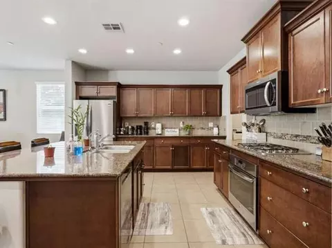 Kitchen - 899 Blackwood Ave, Clovis, CA 93619 photo 2 of 3