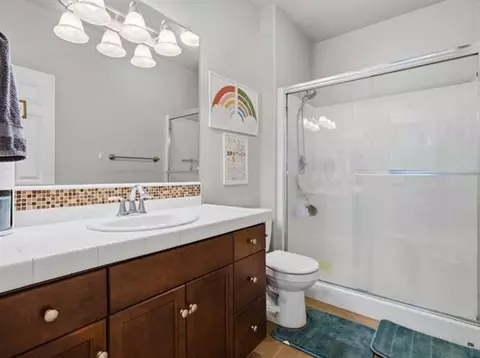 Bath - 899 Blackwood Ave, Clovis, CA 93619 photo 3 of 3