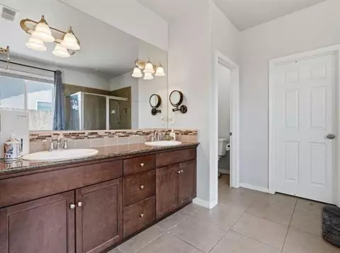 Bath - 899 Blackwood Ave, Clovis, CA 93619 photo 1 of 3