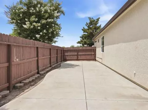 Exterior - 899 Blackwood Ave, Clovis, CA 93619 photo 4 of 5