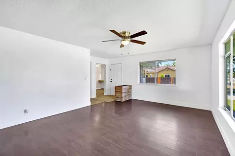 Living - 1463 P St, Firebaugh, CA 93622 photo 3 of 4