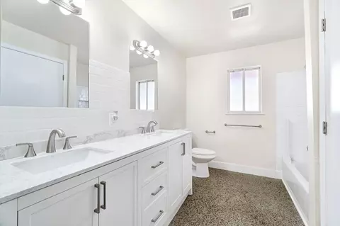 Bath - 1463 P St, Firebaugh, CA 93622 photo 3 of 4