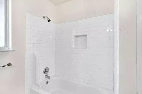 Bath - 1463 P St, Firebaugh, CA 93622 photo 4 of 4
