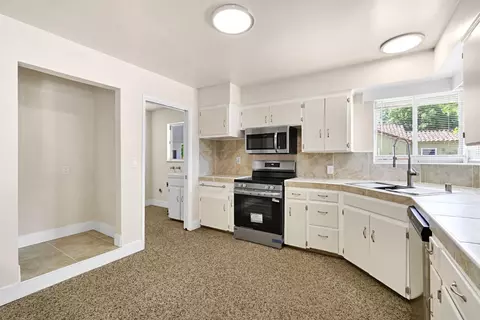 Kitchen - 1463 P St, Firebaugh, CA 93622 photo 3 of 6