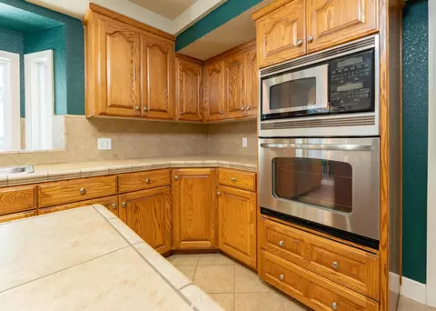 Kitchen - 1150 E Hanford Armona Rd, Lemoore, CA 93245 photo 3 of 4