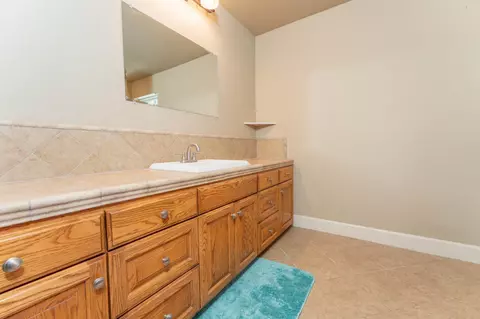 Bath - 1150 E Hanford Armona Rd, Lemoore, CA 93245 photo 3 of 4