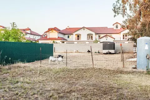 Exterior - 7464 Paula Ave, Clovis, CA 93611 photo 4 of 8