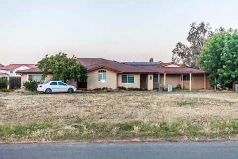 Exterior - 7464 Paula Ave, Clovis, CA 93611 photo 1 of 8