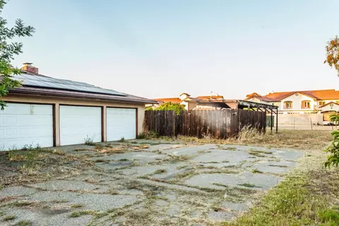 Exterior - 7464 Paula Ave, Clovis, CA 93611 photo 2 of 8