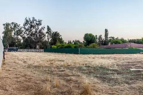 Exterior - 7464 Paula Ave, Clovis, CA 93611 photo 8 of 8