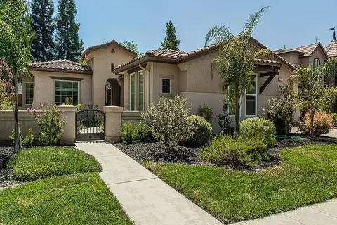 272 Omaha Ave, Clovis, CA 93619