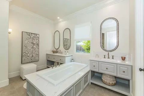 Bath - 272 Omaha Ave, Clovis, CA 93619 photo 1 of 1