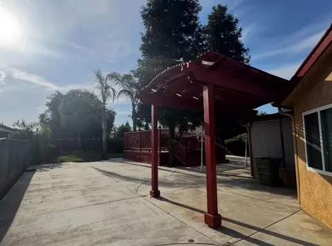 Exterior - 876 Royal Dr, Madera, CA 93637 photo 5 of 11