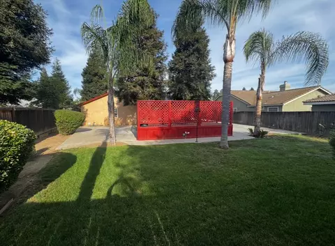 Exterior - 876 Royal Dr, Madera, CA 93637 photo 9 of 11