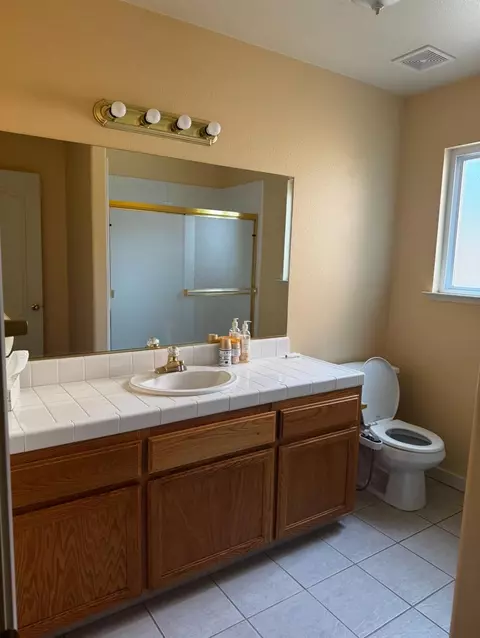 Bath - 876 Royal Dr, Madera, CA 93637 photo 1 of 6
