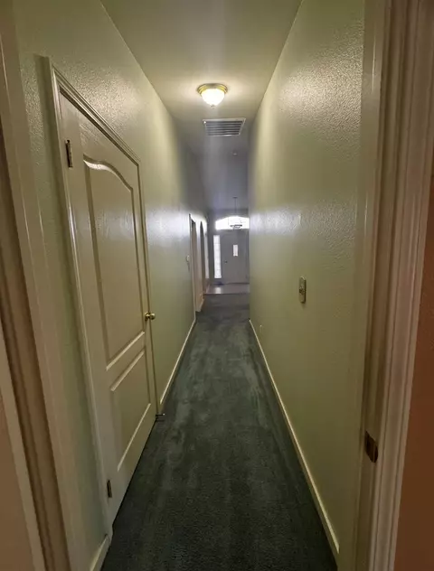 Entry Way - 876 Royal Dr, Madera, CA 93637 photo 5 of 6