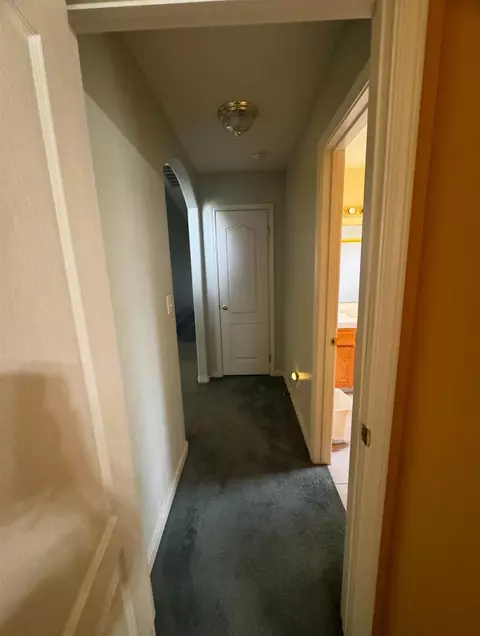 Entry Way - 876 Royal Dr, Madera, CA 93637 photo 6 of 6