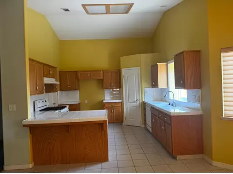 Kitchen - 876 Royal Dr, Madera, CA 93637 photo 1 of 1