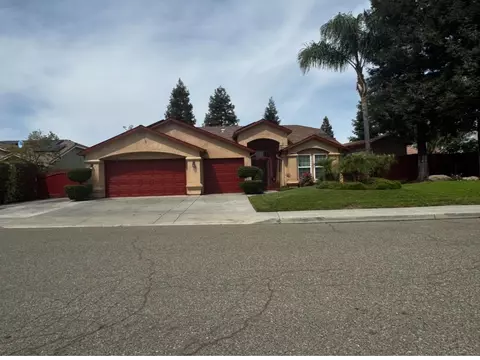 Exterior - 876 Royal Dr, Madera, CA 93637 photo 2 of 11
