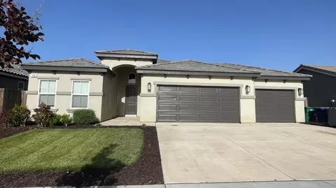 134 N Almond Ave, Kerman, CA 93630