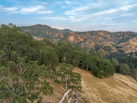 13 Lazy L Summit Rd, Coarsegold, CA 93614