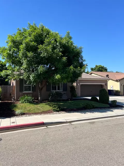 3742 Wrenwood Ave, Clovis, CA 93619