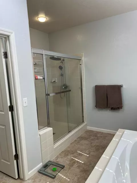 Bath - 3742 Wrenwood Ave, Clovis, CA 93619 photo 3 of 3