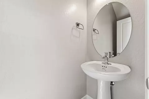 Bath - 1116 Elevations Way W, Madera, CA 93636 photo 1 of 3