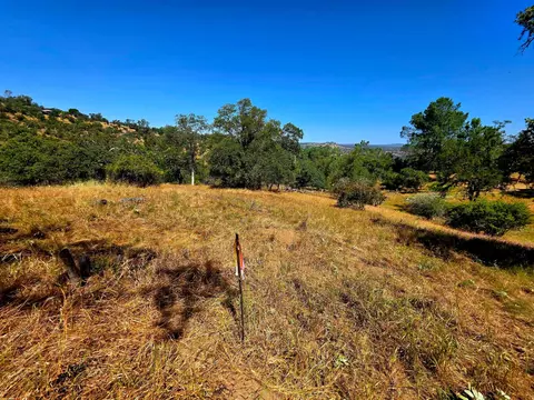 2 Corral Dr, Coarsegold, CA 93614 photo 2