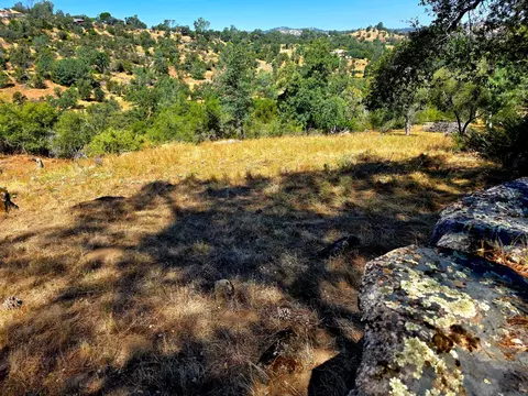 2 Corral Dr, Coarsegold, CA 93614 photo 3