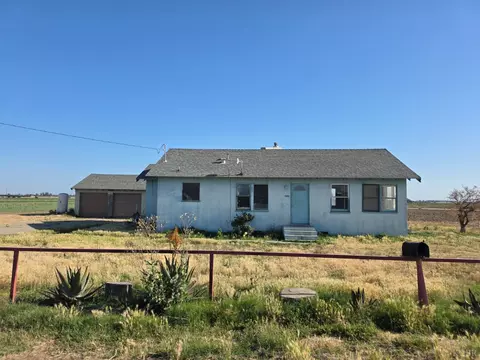 8498 Iona Ave, Hanford, CA 93230
