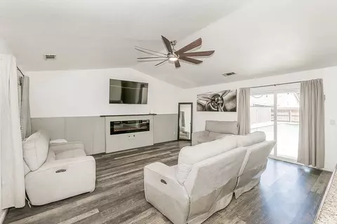 Living - 180 E Carpenter Ave, Reedley, CA 93654 photo 1 of 1